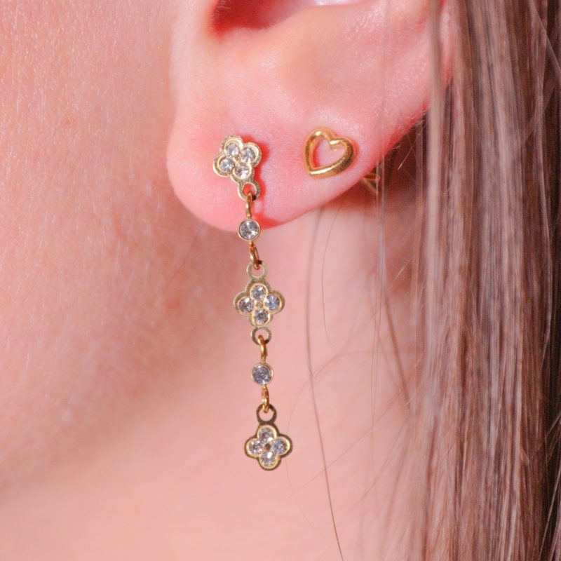 boucles d'oreilles pendantes doré et petites fleurs à strass